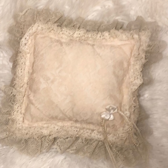 VINTAGE WEDDING LACE CREAM RING BEARER PILLOW - Picture 2 of 7